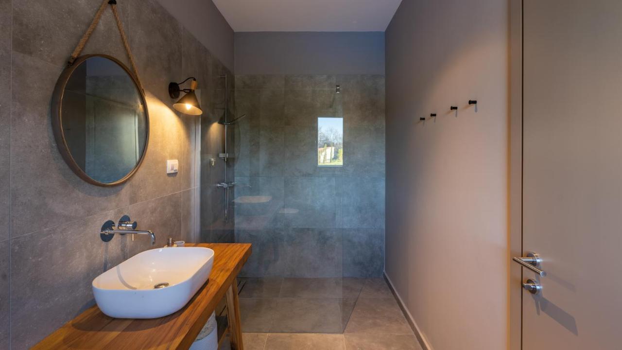 Villa & Jardin - Luxury Villa With Swimming Pool Vrh  Exterior foto