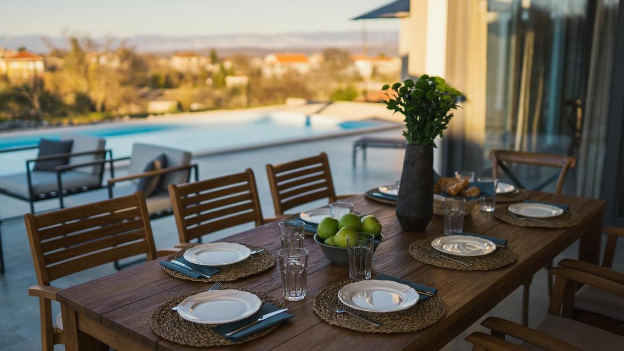 Villa & Jardin - Luxury Villa With Swimming Pool Vrh  Exterior foto